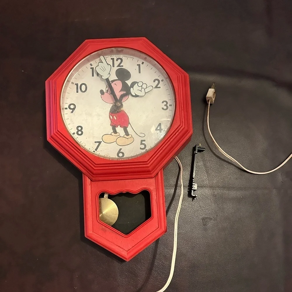Vintage Mickey Mouse clock